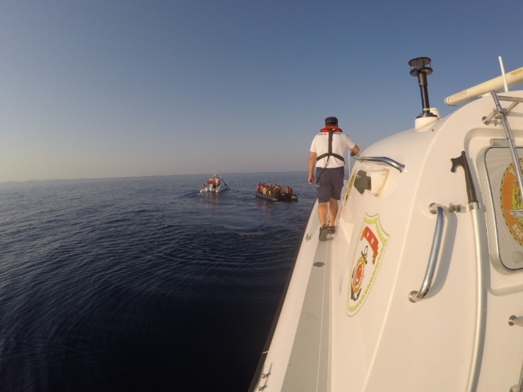 Helikopter Belirledi...sahil Güvenlik Baskın Yaptı