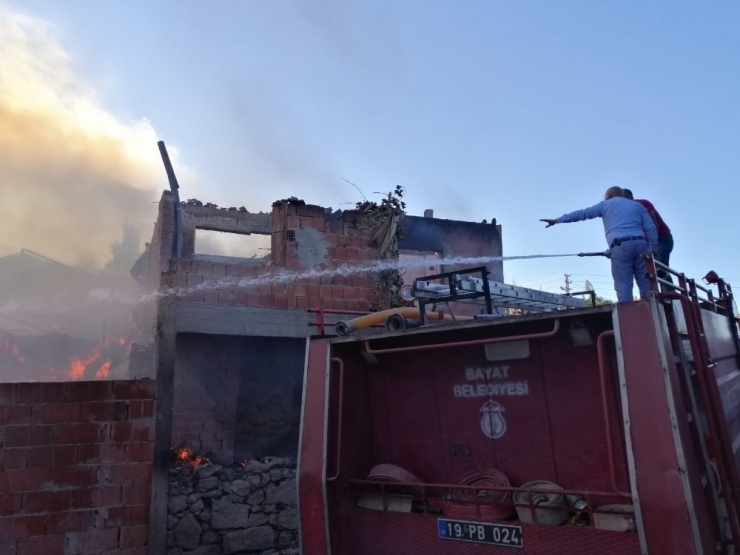 Bayat’ta Yangın: 4 Ev Kül Oldu