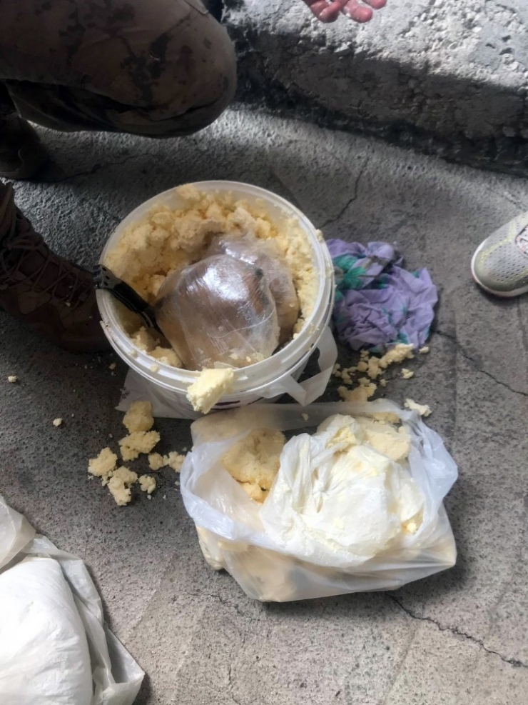 Donmuş Tereyağı Kovasında 1 Kilo 205 Gram Esrar Çıktı