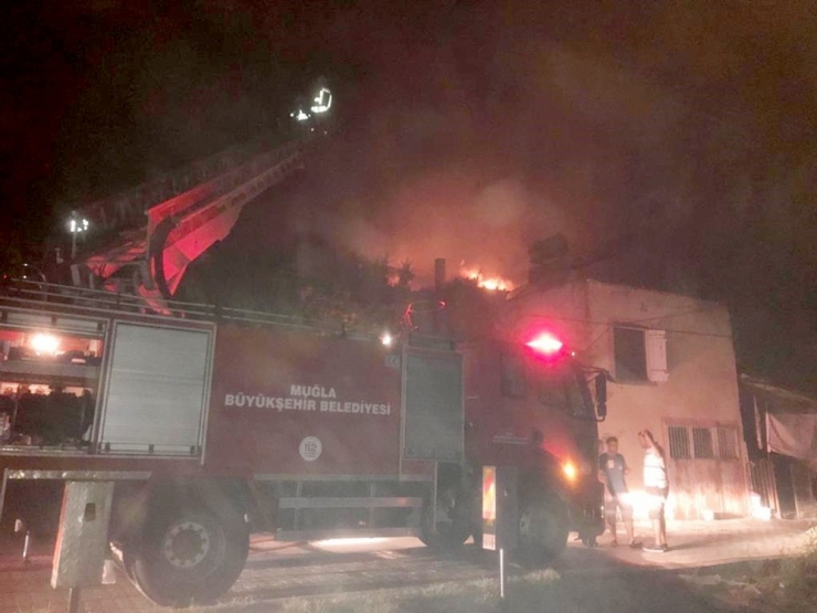 Düğüne 3 Gün Kala Evleri Yanan Çifte Yardım