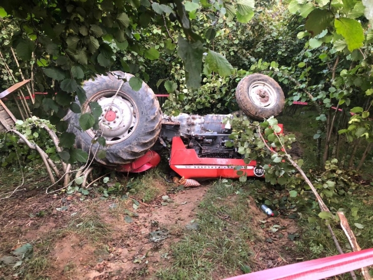 Devrilen Traktörün Altında Kalan Sürücü Hayatını Kaybetti
