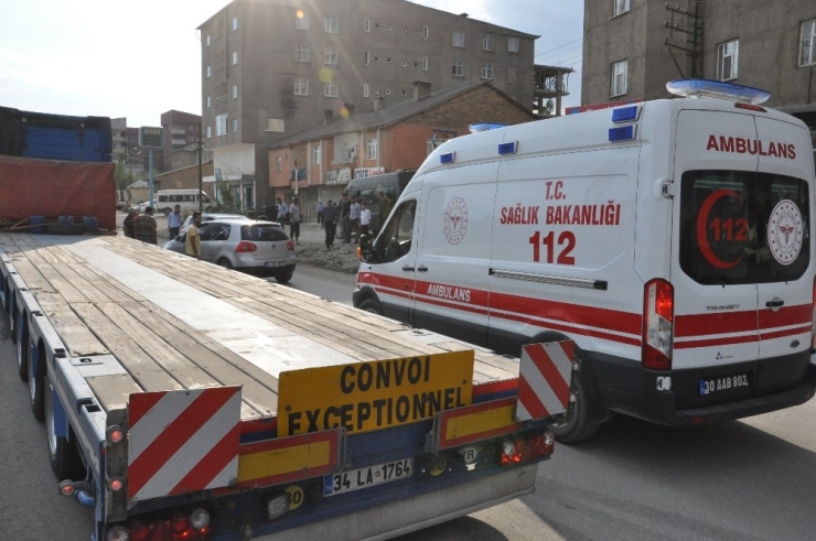 Yüksekova’da Maddi Hasarlı Kaza