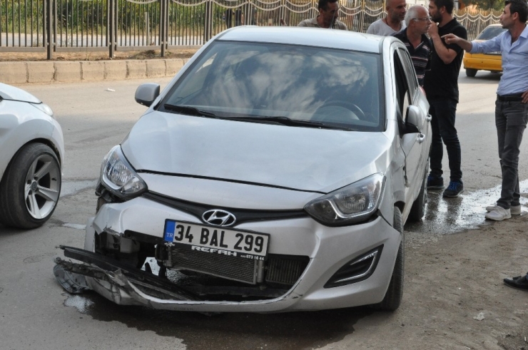 Yüksekova’da Maddi Hasarlı Kaza