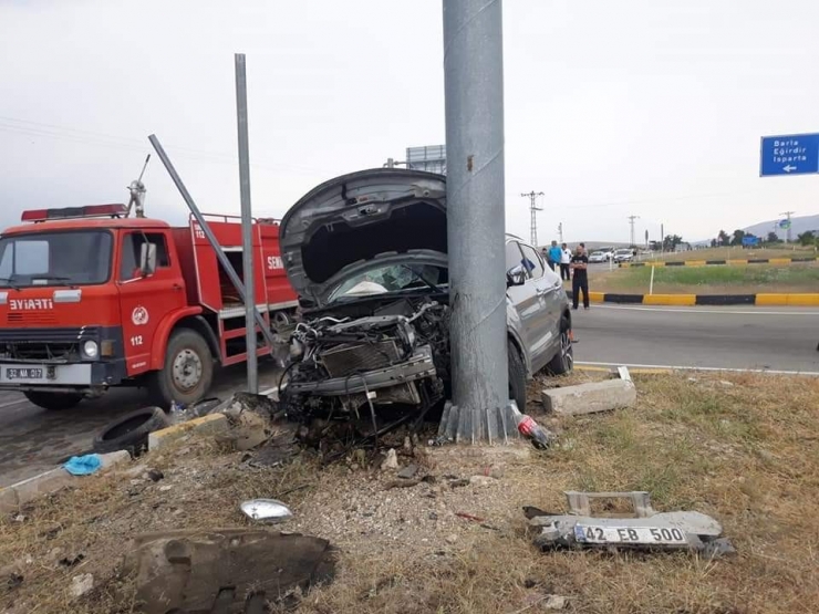 Otomobille Cipin Çarpıştığı Kazada Araçlar Hurdaya Döndü: 8 Yaralı