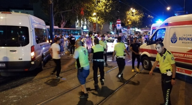 Fatih’te Polis Aracı İle Otomobil Çarpıştı: 1’i Polis 7 Yaralı