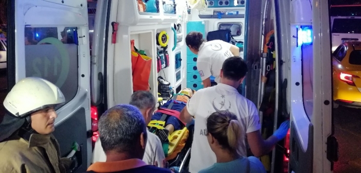 Fatih’te Polis Aracı İle Otomobil Çarpıştı: 1’i Polis 7 Yaralı