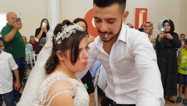 Down Sendromlu Rabia’ya Damatsız Düğün