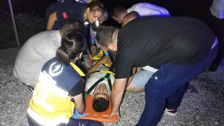 Motosikletle Gece Yarısı Şarampole Yuvarlanıp Hastanelik Oldular