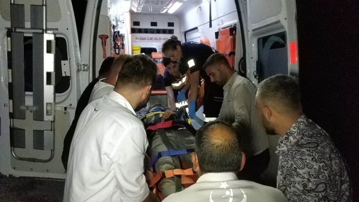 Motosikletle Gece Yarısı Şarampole Yuvarlanıp Hastanelik Oldular