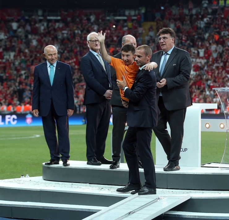 Liverpool Kupasını Aldı