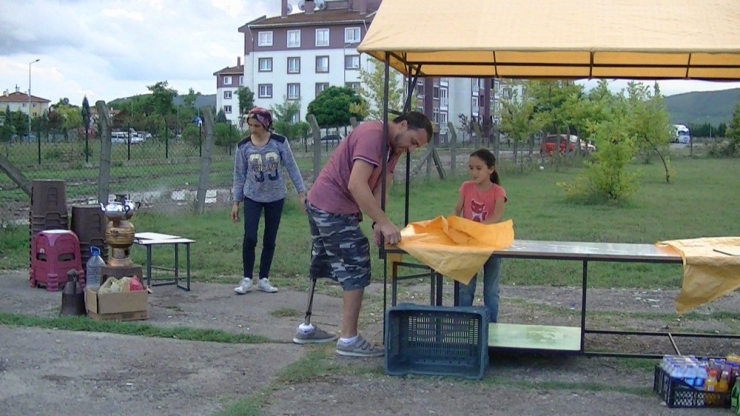 Bin Lira Maaş İle Ailesine Bakmaya Çalışan Engelli Babanın Yürek Burkan Dramı