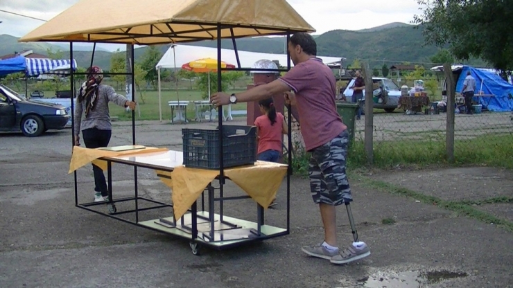 Bin Lira Maaş İle Ailesine Bakmaya Çalışan Engelli Babanın Yürek Burkan Dramı