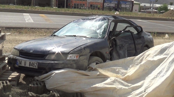 Bayburt’ta Minibüs İle Otomobil Çarpıştı: 1 Ölü, 2 Yaralı