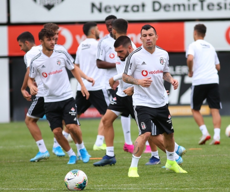 Beşiktaş’ın Yeni Transferleri Sivas Kafilesinde Yer Aldı