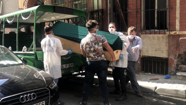 Beyoğlu’nda Ceset Şoku