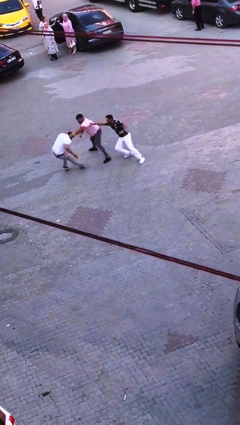 Yol Verme Meselesi Yüzünden Kavga Çıktı