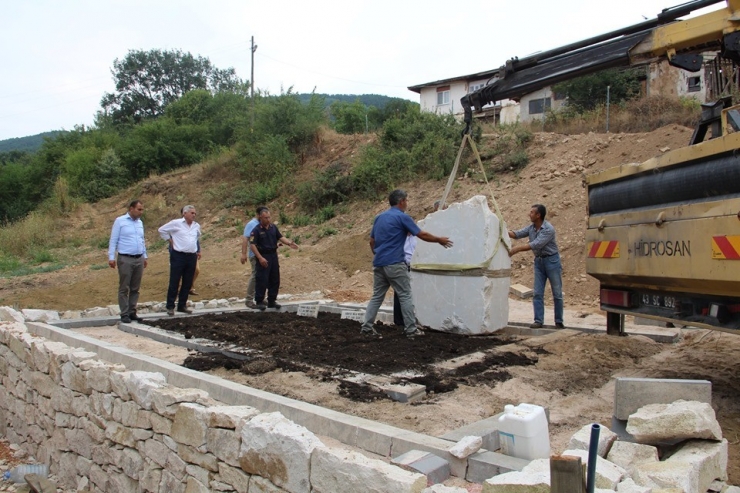 Dumlupınar’da Şehitliklerde Çalışmalar Aralıksız Sürüyor