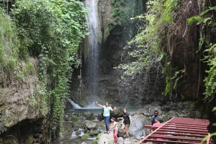 Saklı Şelaleye Yürüyüş Yolu