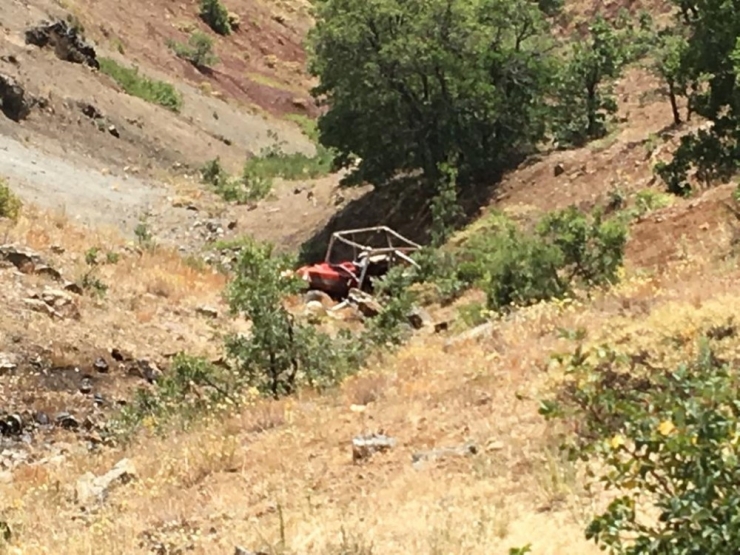 Traktör Uçuruma Yuvarlandı: 2 Yaralı