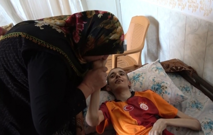 42 Yıldır Yaşamını 4 Engelli Çocuğuna Adayan Anne