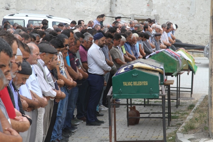 Damat Dehşetinde Katledilen 3 Kişi Son Yolculuklarına Uğurlandı