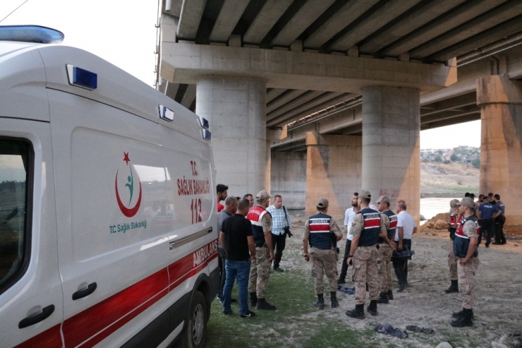 Baraj Göletinde Akıntıya Kapılan Genç Kayboldu