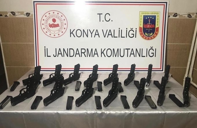 Ayakkabı Kutularından Tabanca Çıktı