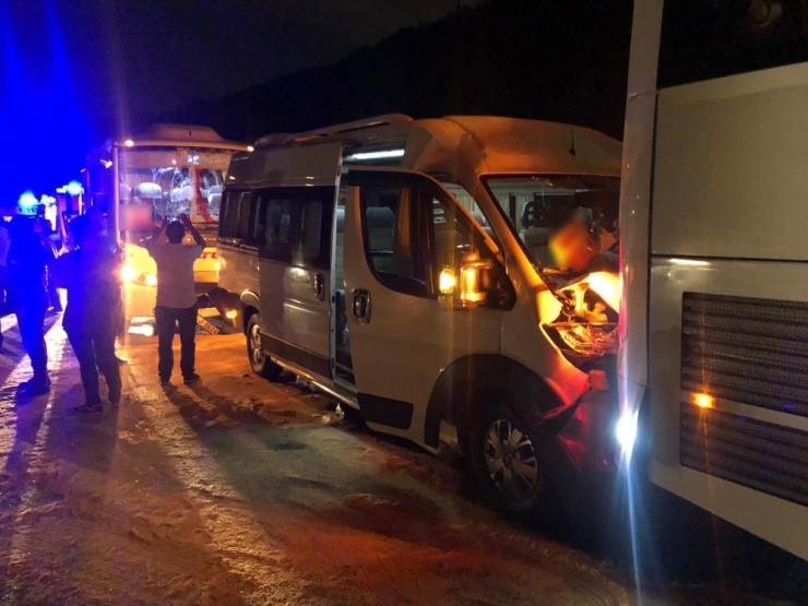 Manisa’da İşçi Servisleri Çarpıştı: 23 Yaralı