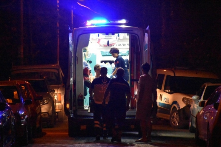 Evine Girerken Apartman Girişinde Bıçaklandı