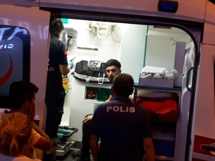 Kağıt Gibi Ezilen Araçtan Hafif Yaralarla Kurtuldu