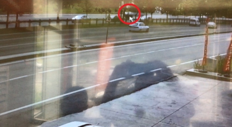 Otomobilin Takla Atıp 100 Metre Sürüklenmesi Kamerada