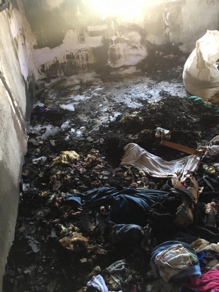 Yangın, Evi Kullanılamaz Hale Getirdi