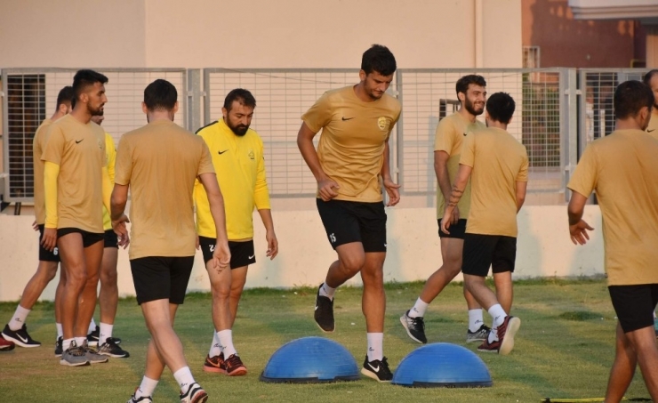 Aliağaspor Fk Hazırlıklarını Sürdürüyor