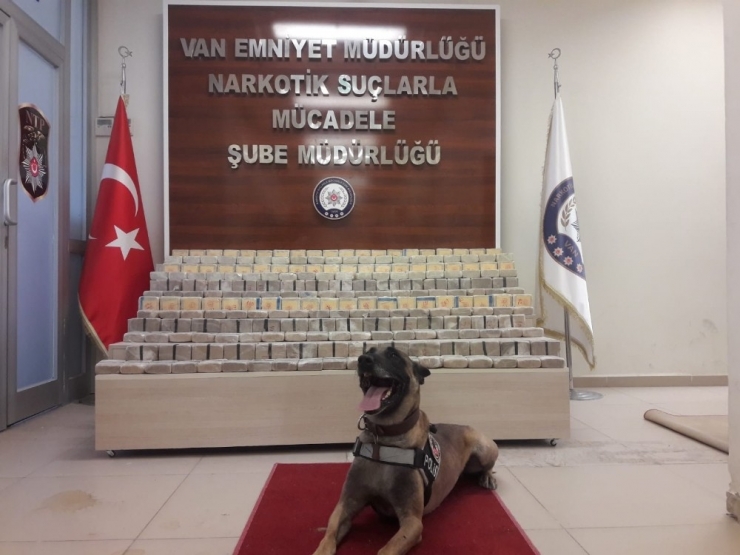 Van’da Bir Otomobilde 111 Kilo Eroin Ele Geçirildi