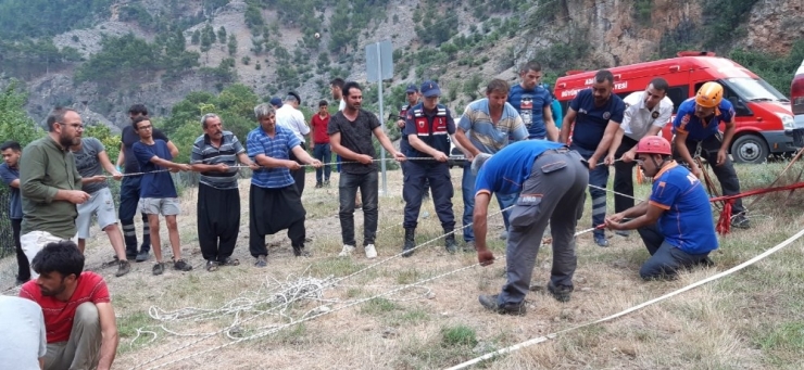 Doğa Yürüyüşünde Uçurumdan Düşen Kişiyi Afad Ekipleri Kurtardı