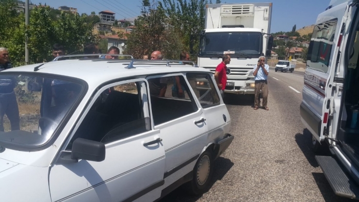 Tır İle Otomobil Çarpıştı: 2 Yaralı