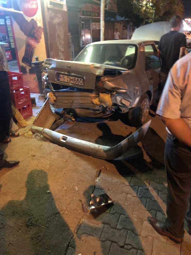 Minibüs İle Otomobil Çarpıştı: 5 Yaralı