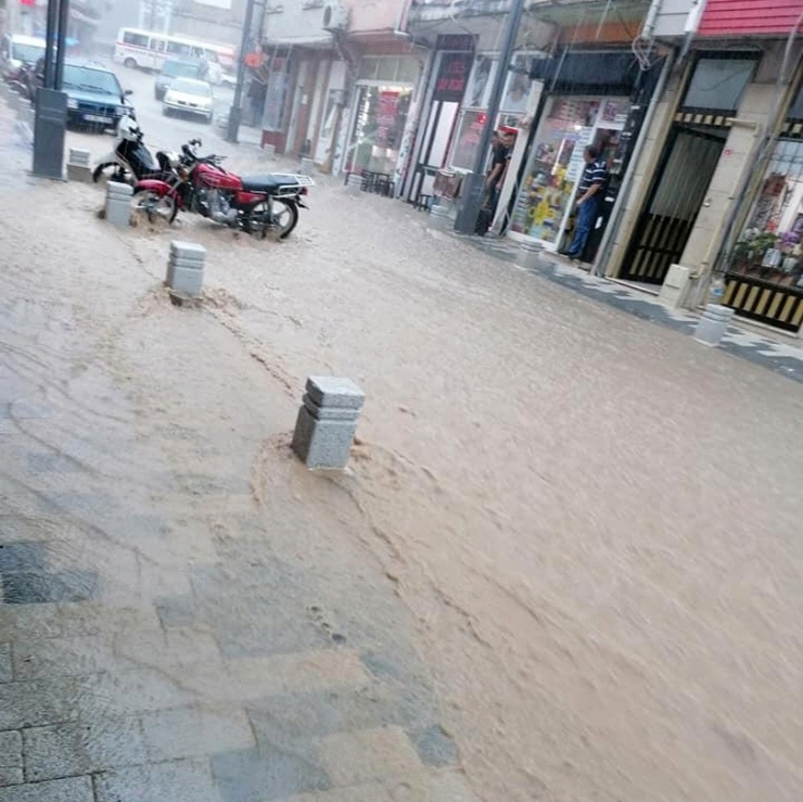 Susurluk’ta Başlayan Yağış Hayatı Olumsuz Etkiledi