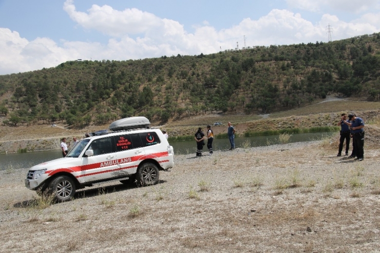 Başkentte Gölete Atlayan Şahıs Hayatını Kaybetti