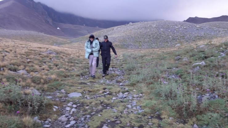 Erciyes’te Mahsur Kalan 2 Kişiyi Jak Ekipleri Kurtardı