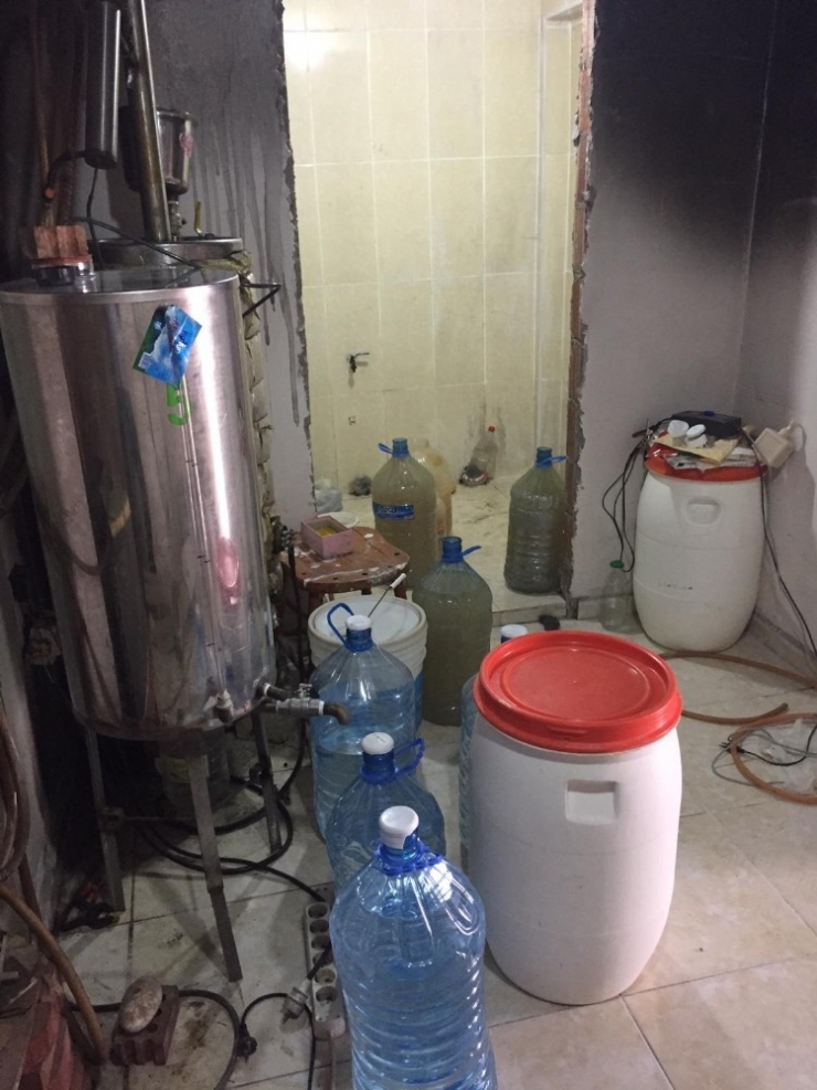 Kuşadası’nda Sahte İçki İmalathanesine Operasyon