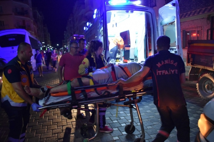 Dengesini Kaybedip Balkondan Düştü