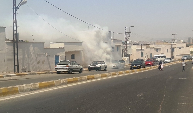 Hararet Yapan Otomobilden Dumanlar Yükseldi