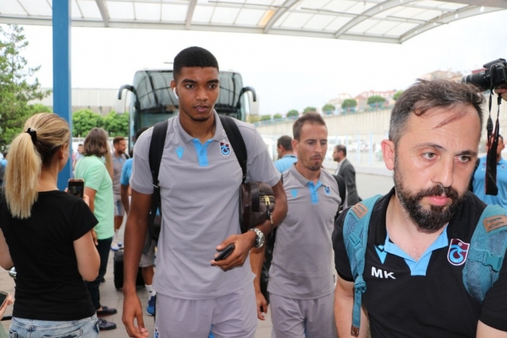 Trabzonspor, Yeni Sezonun İlk Maçı İçin İstanbul’a Gitti