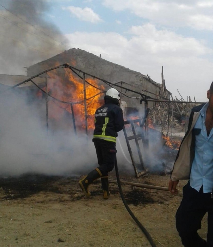 Van’da Konteyner Yangını