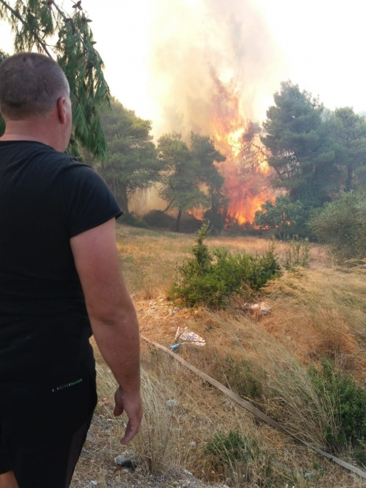 İzmir’de İki Köy Yangın Nedeni İle Boşaltılıyor
