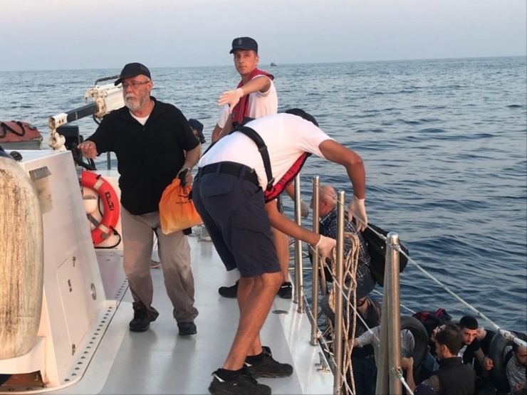 Kuşadası’nda 2 Operasyonda 56 Düzensiz Göçmen Yakalandı