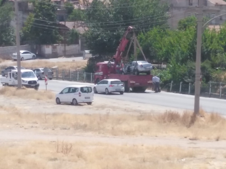 Otomobil Sulama Kanalına Uçtu: 1 Yaralı