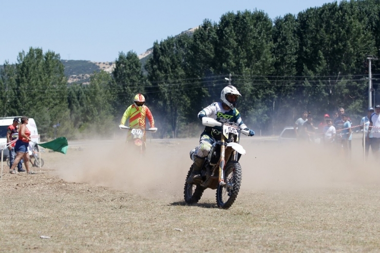 Seydikemer’de Şehit Yasin Ağır Anısına Süper Enduro Yarışı Yapıldı