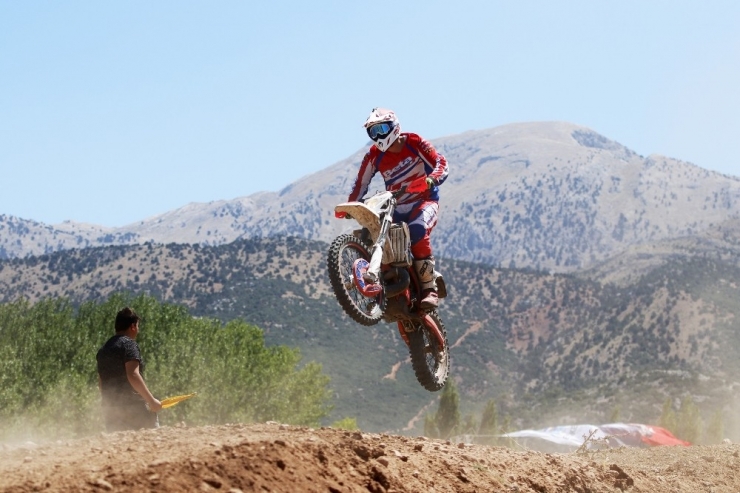 Seydikemer’de Şehit Yasin Ağır Anısına Süper Enduro Yarışı Yapıldı